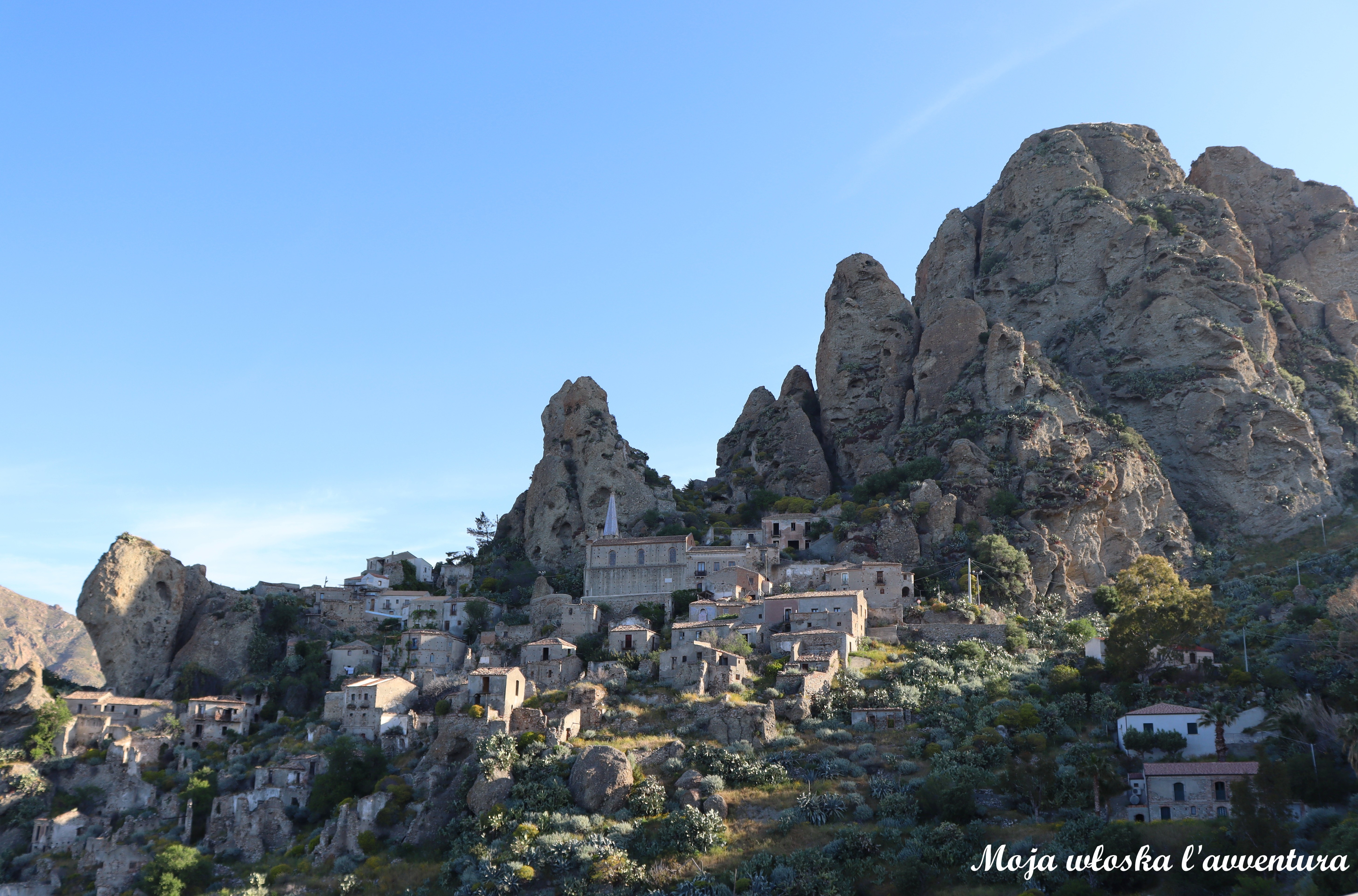 Pentedattilo, czyli o powrocie do życia niegdyś opuszczonej wioski
